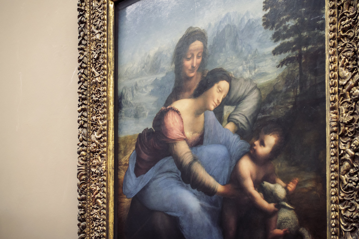 The Louvre has more of Leonardo da Vinci's paintings than anywhere else in the world. 