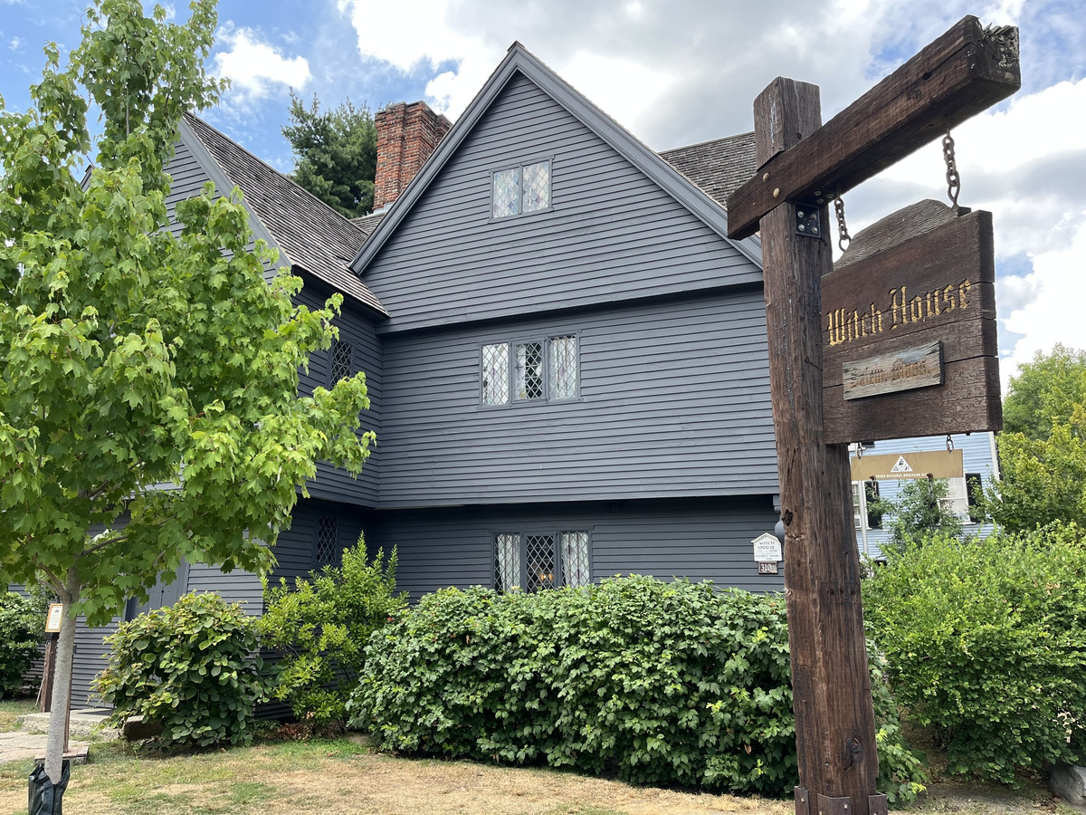 Walks_Boston_SalemDayTripTrain_WEB RES 0004