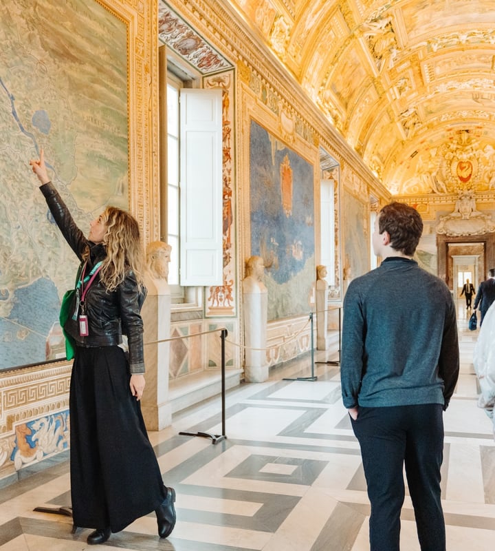 Gallery Devour Rome Alone in the Vatican Museum Giulia Verdinelli 021