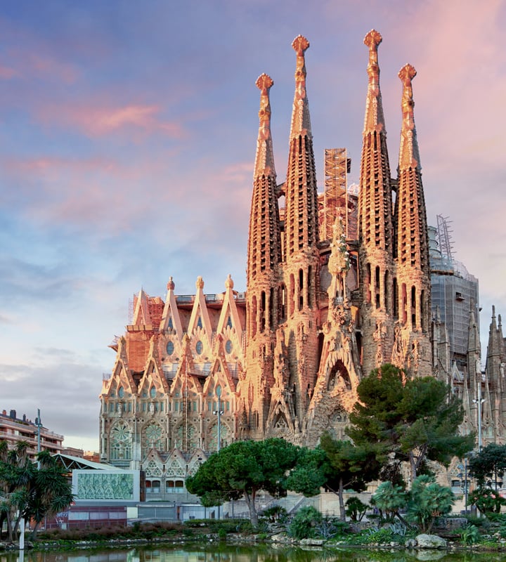 SAGRADA FAMILIA iStock-1130443789