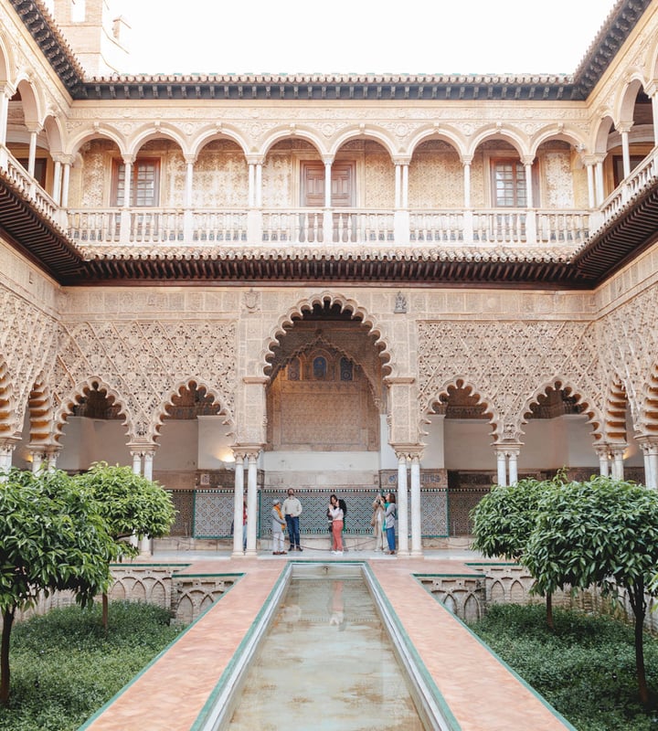 Walks Seville Alone in Alcazar 0018