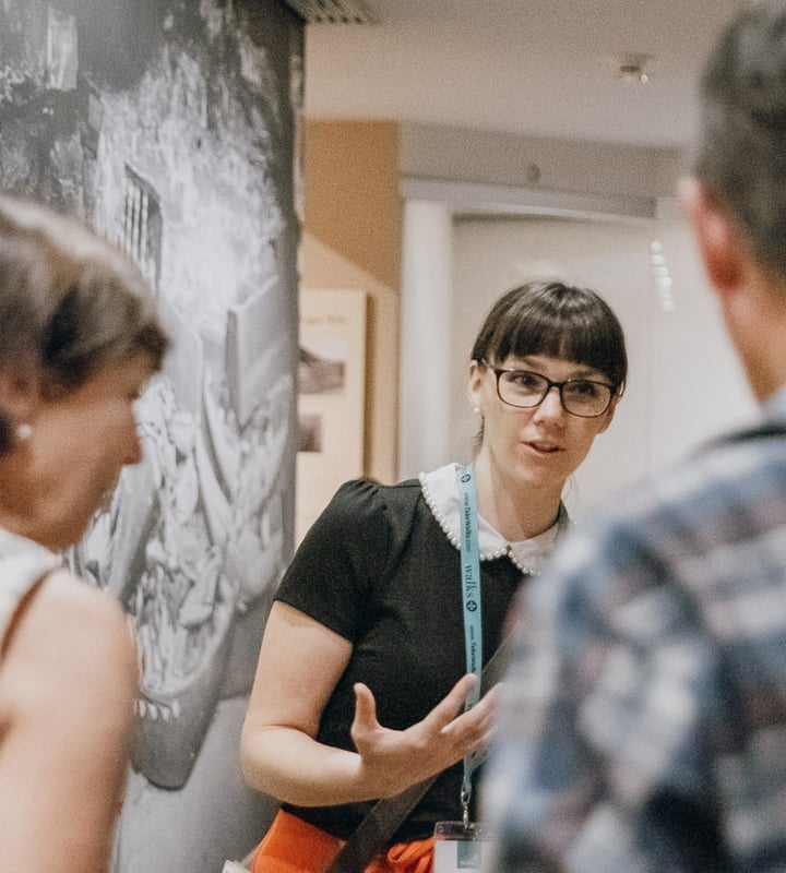 Walks - New York - Met Express 16x9-0004