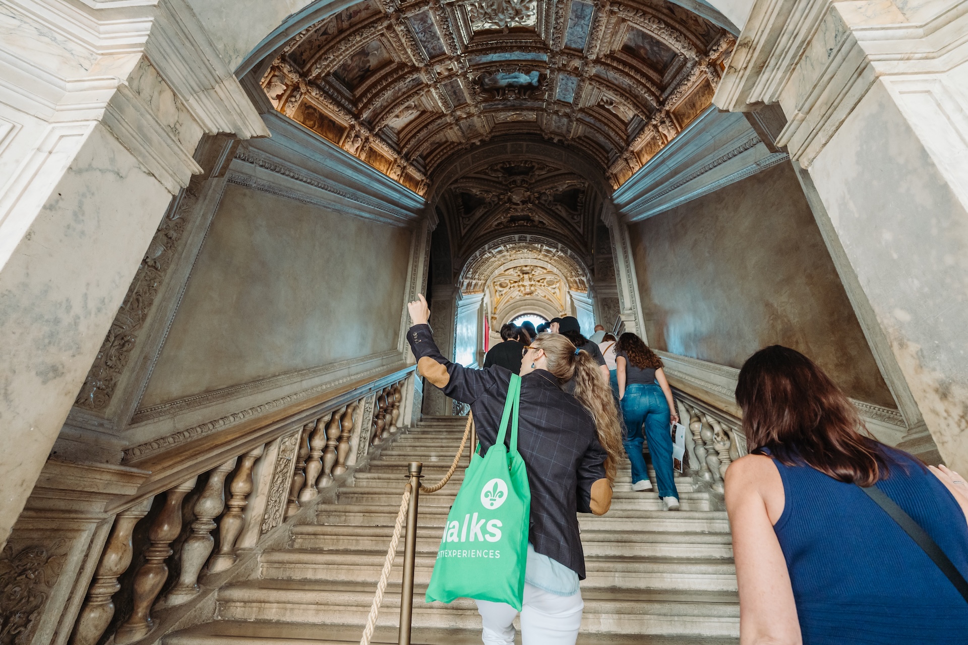 story-section-image-item